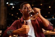 Cerveja: estudo revela benefício surpreendente ligado ao consumo da bebida