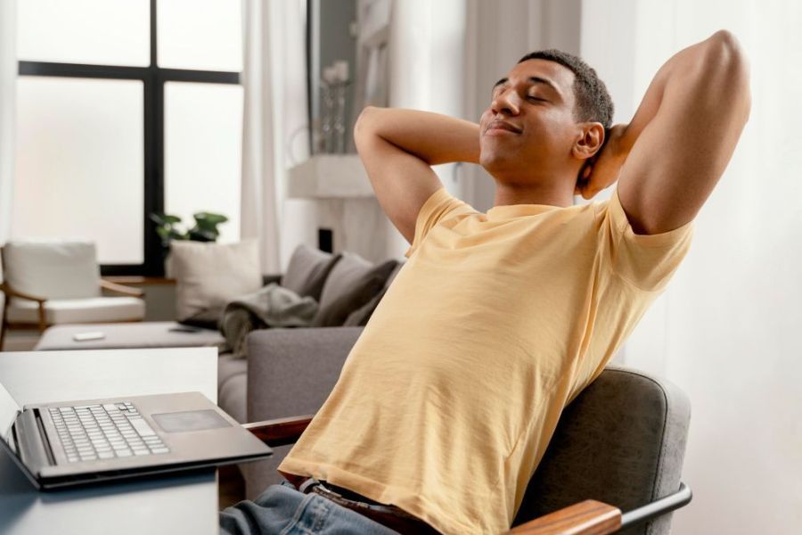 Descansar sem culpa melhora produtividade e protege a saúde mental, dizem especialistas