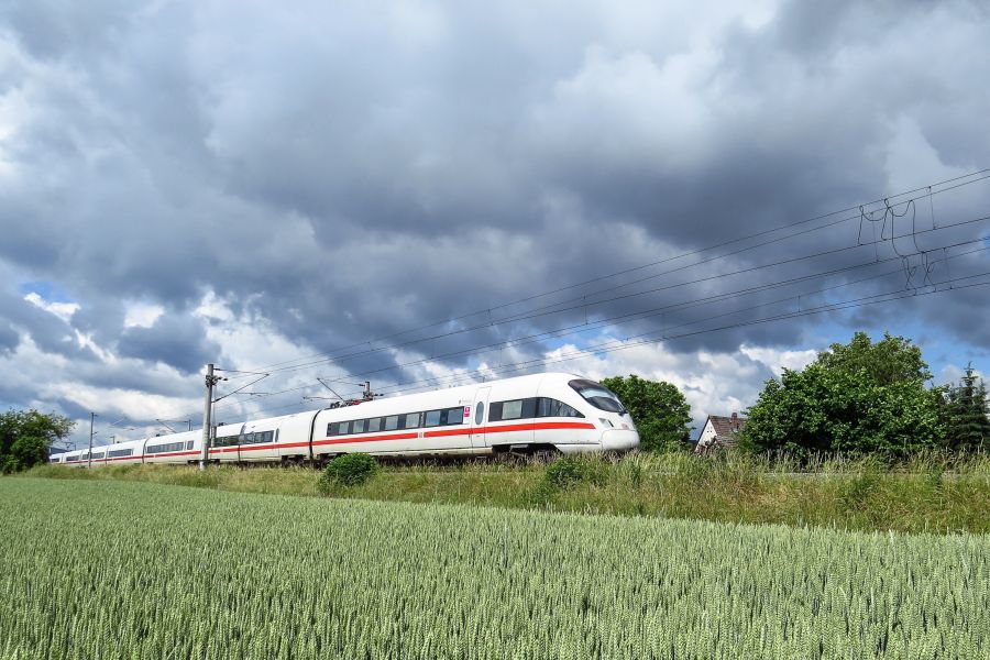 Trens batem na Dinamarca, e 18 ficam feridos