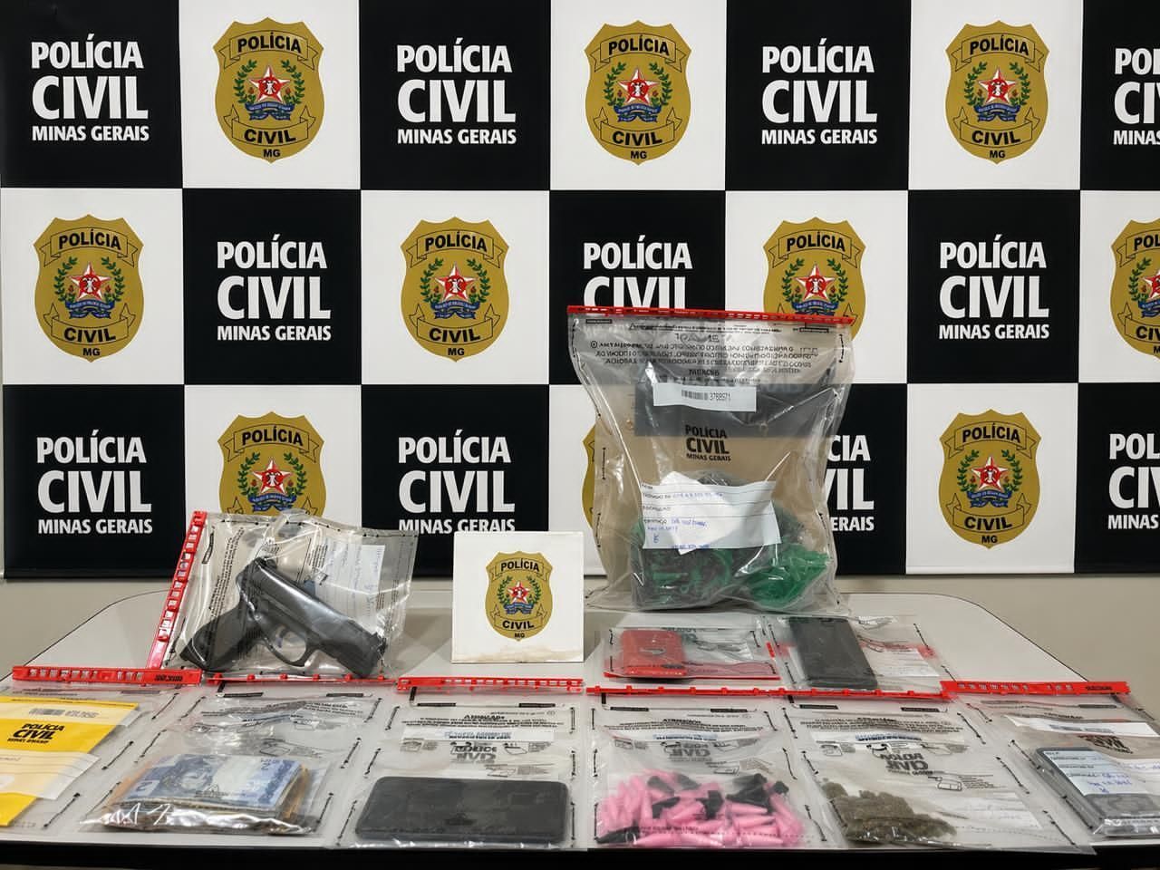 Polícia Civil prende dois homens e apreende menor em Paraguaçu