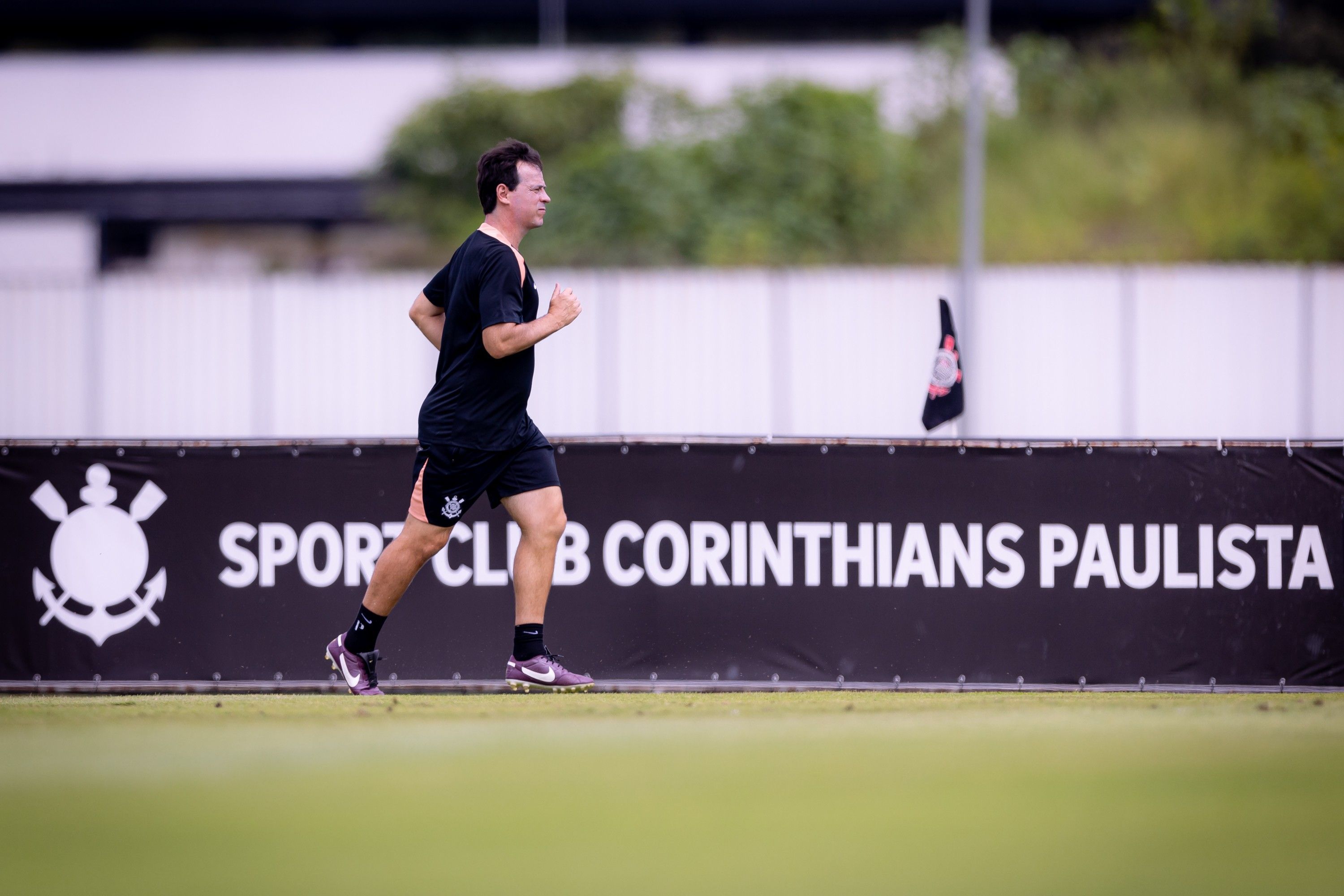 Bastidores: as primeiras impressões de Fernando Diniz no Corinthians