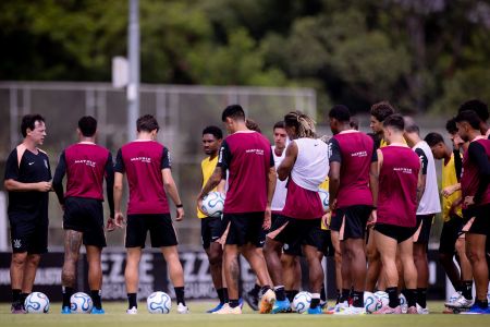 Elenco do Corinthians no CT Joaquim Grava