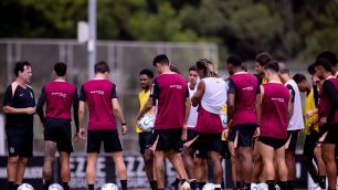 Corinthians treina com novidades após empate em clássico