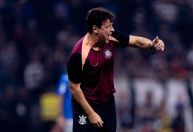 Com suspensos e DM cheio, Diniz tem dor de cabeça para escalar Corinthians