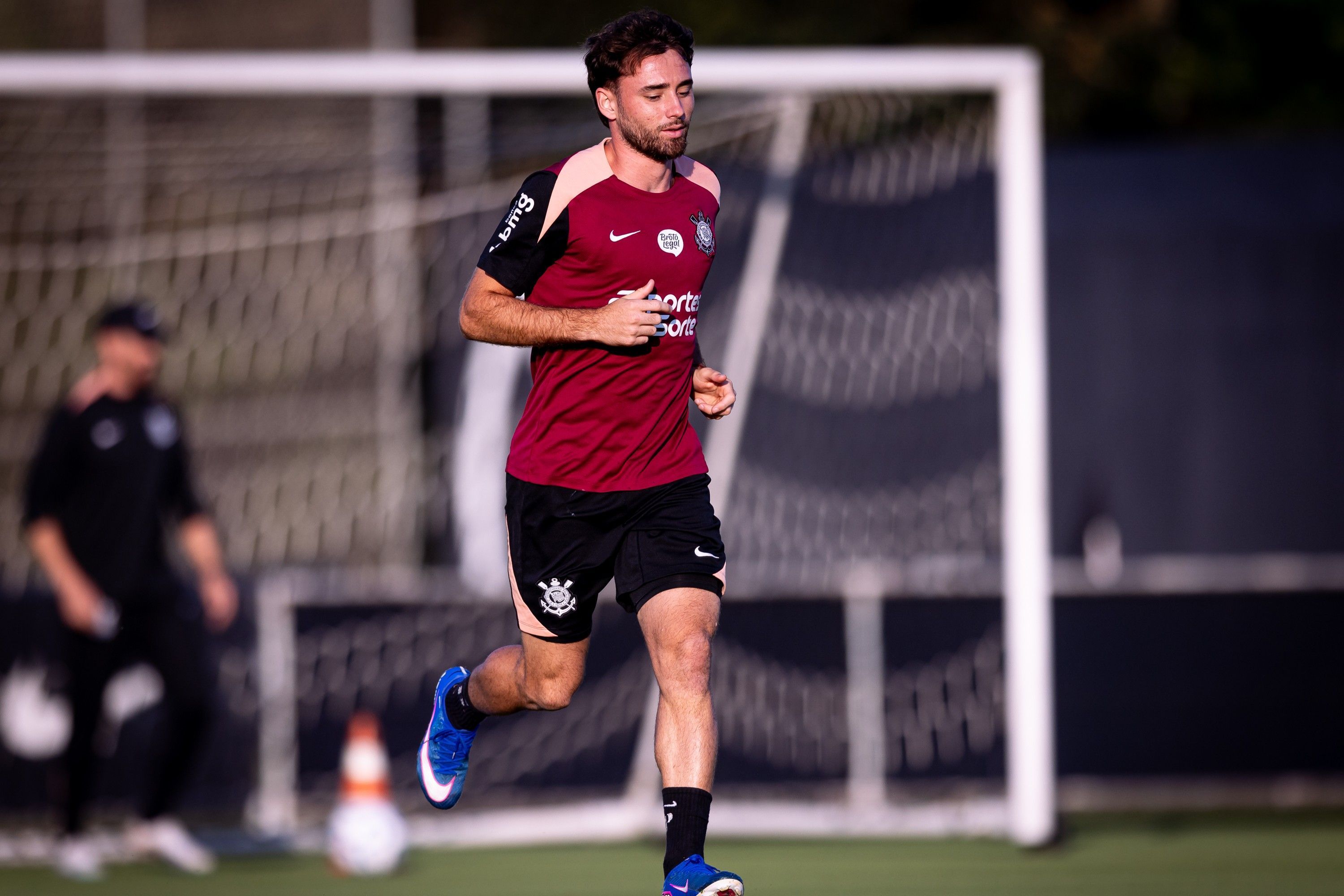 Contra o Vitória, defensor do Corinthians pode voltar a jogar após um mês