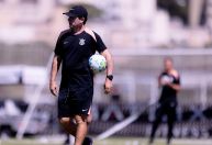 Escalação do Corinthians: Diniz prepara mudanças para jogo contra o Barra