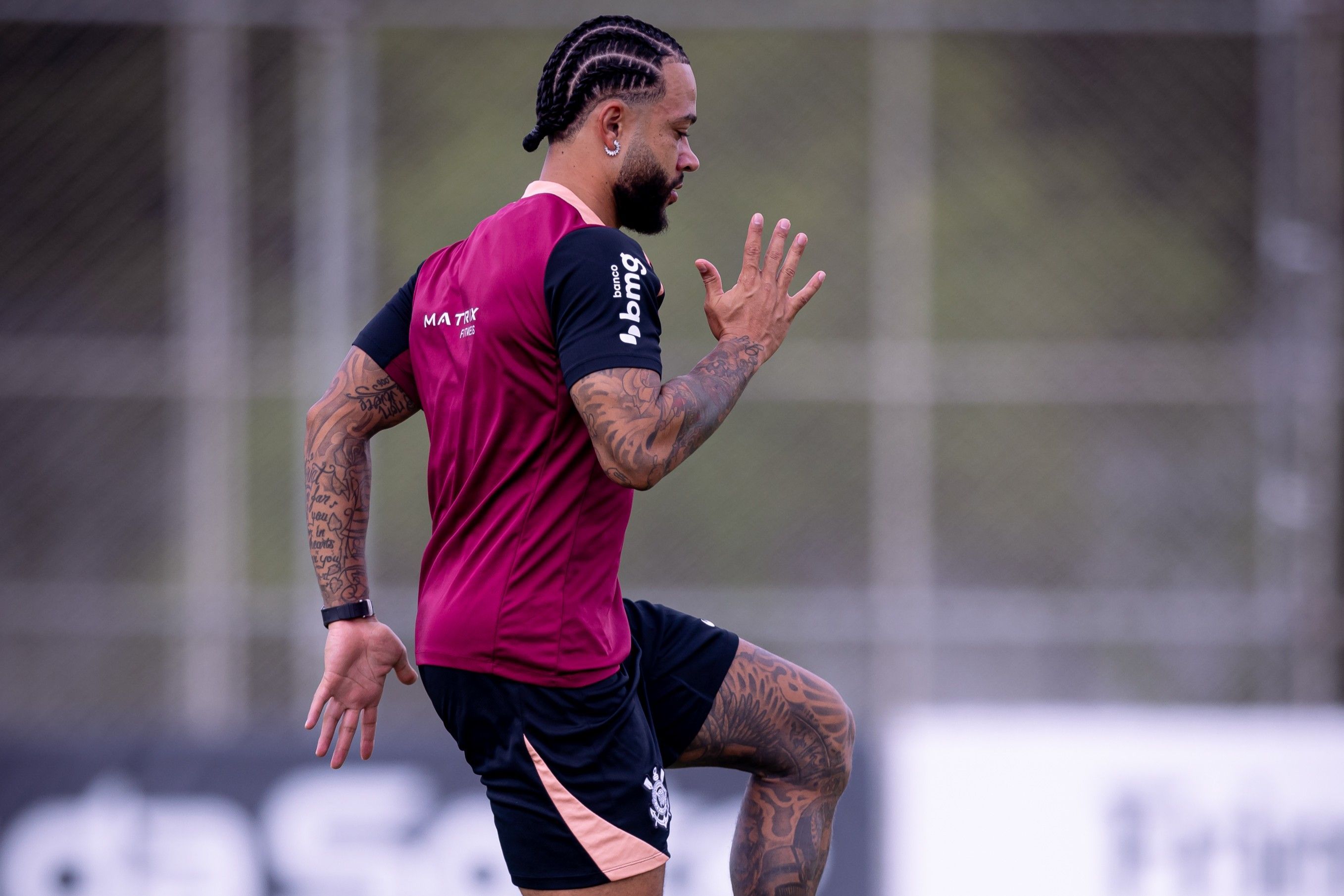 Corinthians: Memphis inicia transição e avança em recuperação