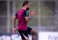 Corinthians: Memphis inicia transição e avança em recuperação