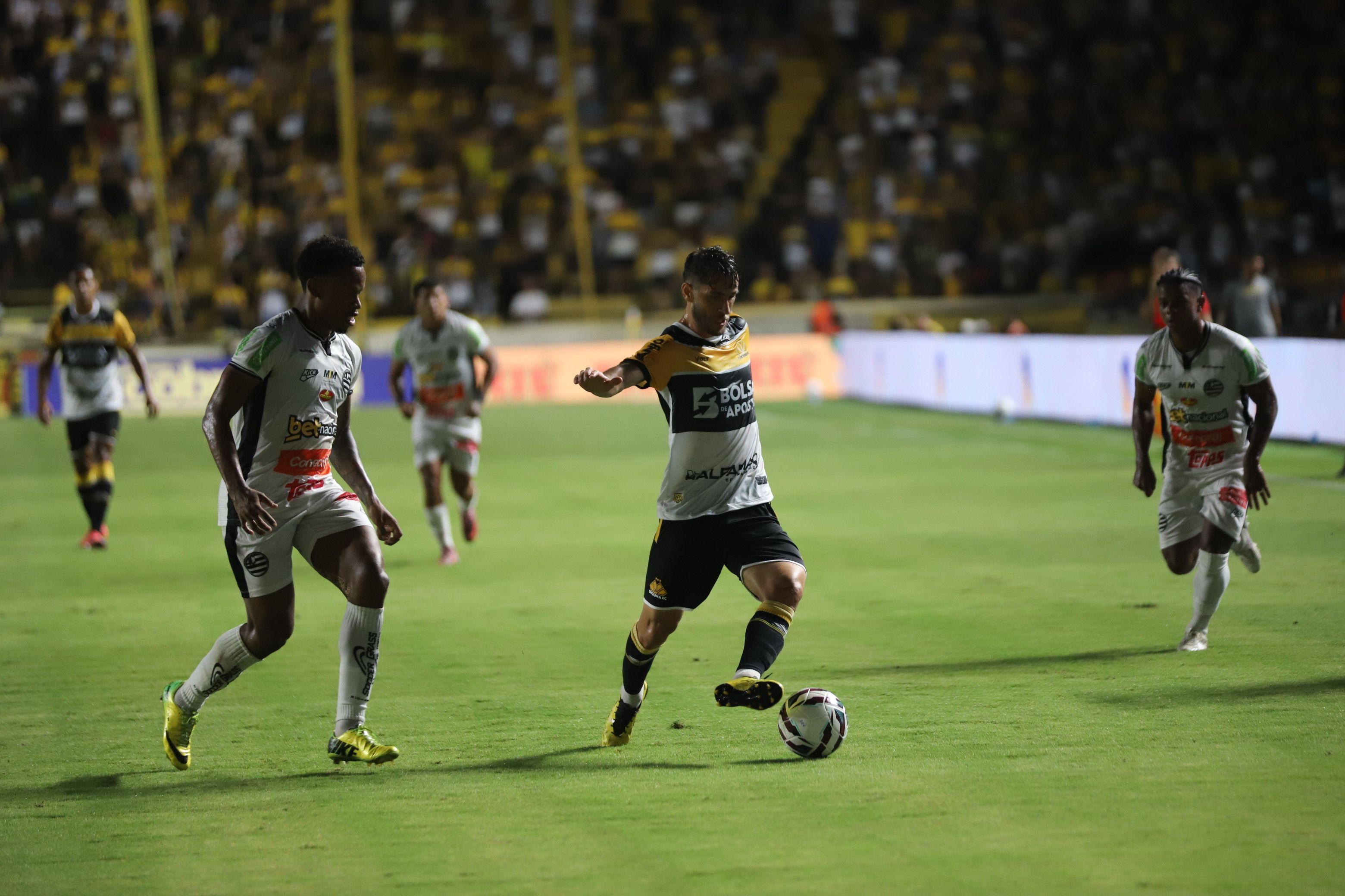 Com um a menos, Athletic segura empate com Criciúma fora de casa pela Série B