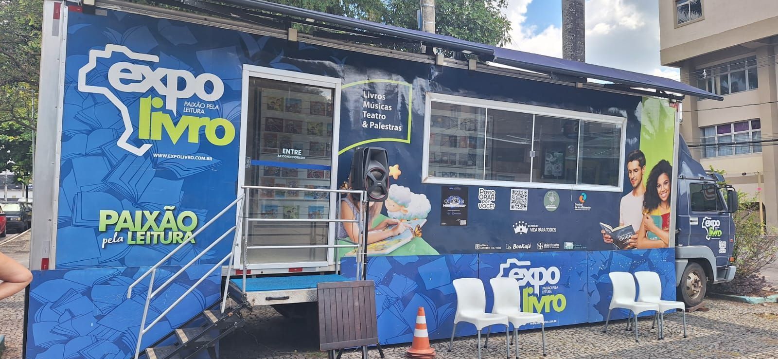 Varginha recebe biblioteca itinerante do projeto Expo Livro