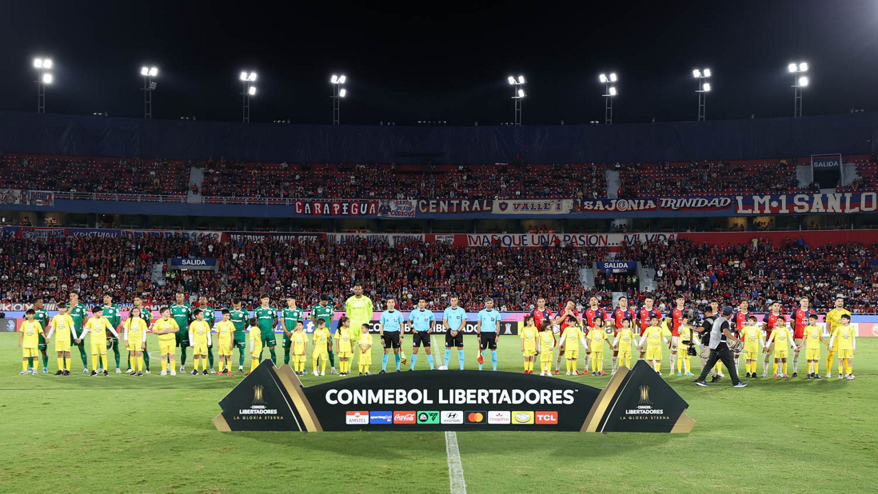 Conmebol toma decisão e comunica clubes sobre gramados após polêmica com Palmeiras