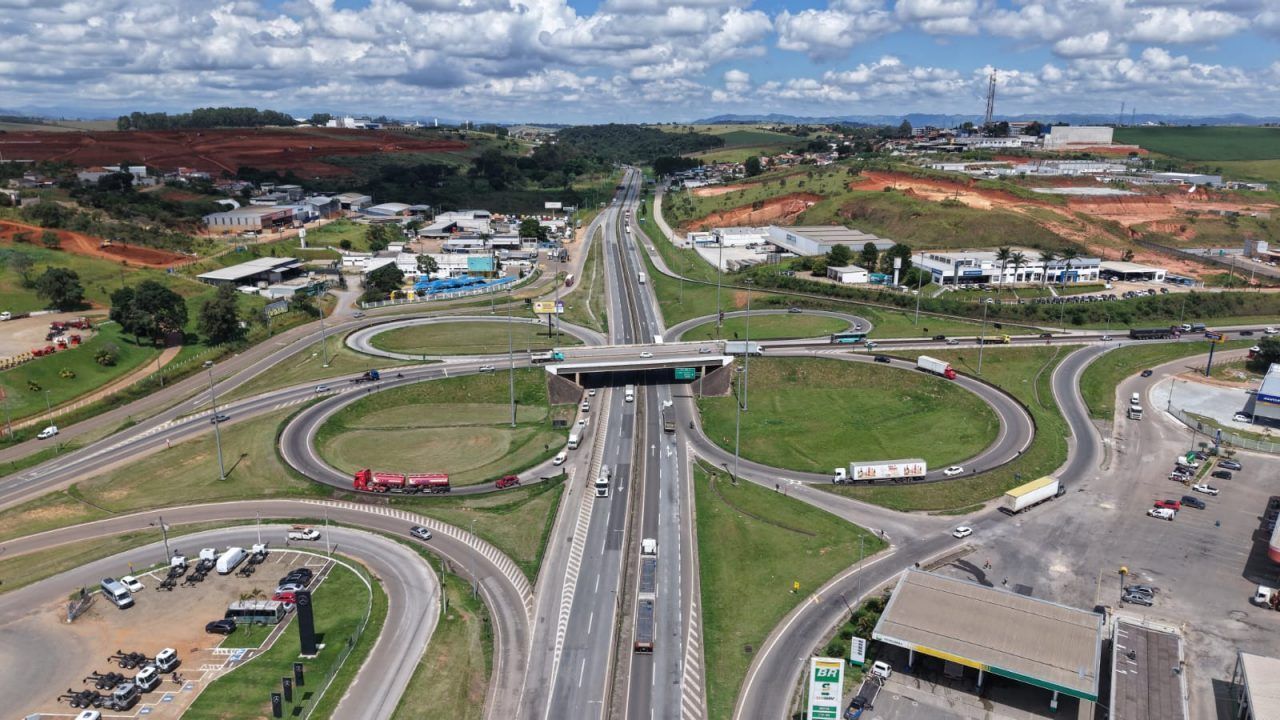Fernão Dias deve receber mais de 950 mil veículos no feriado