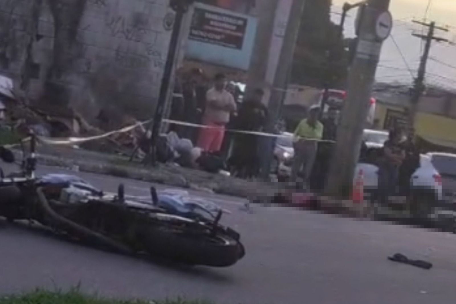 Moto envolvida em acidente em Contagem levava quatro pessoas; condutor não possuía CNH
