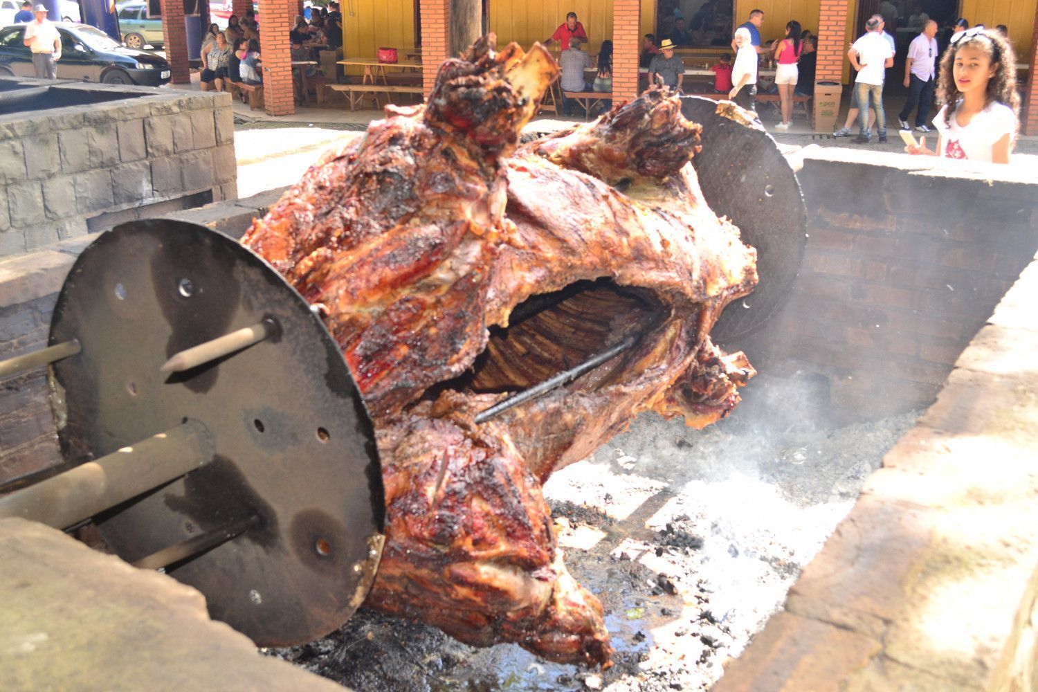 Prefeitura mineira erra dígito, e licitação para churrasco chega a R$ 58,9 milhões