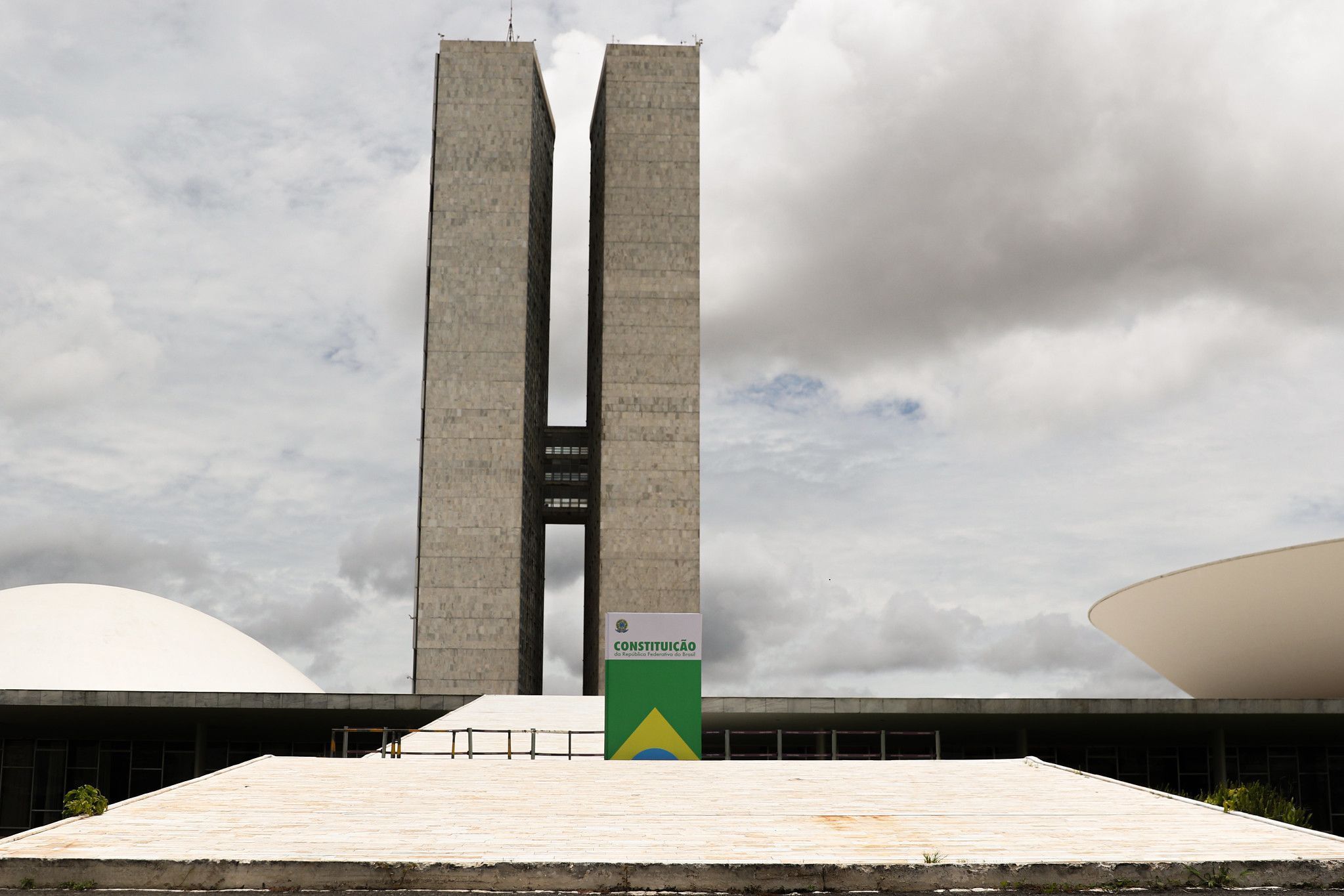 Orçamento sitiado: a deformidade da governabilidade brasileira