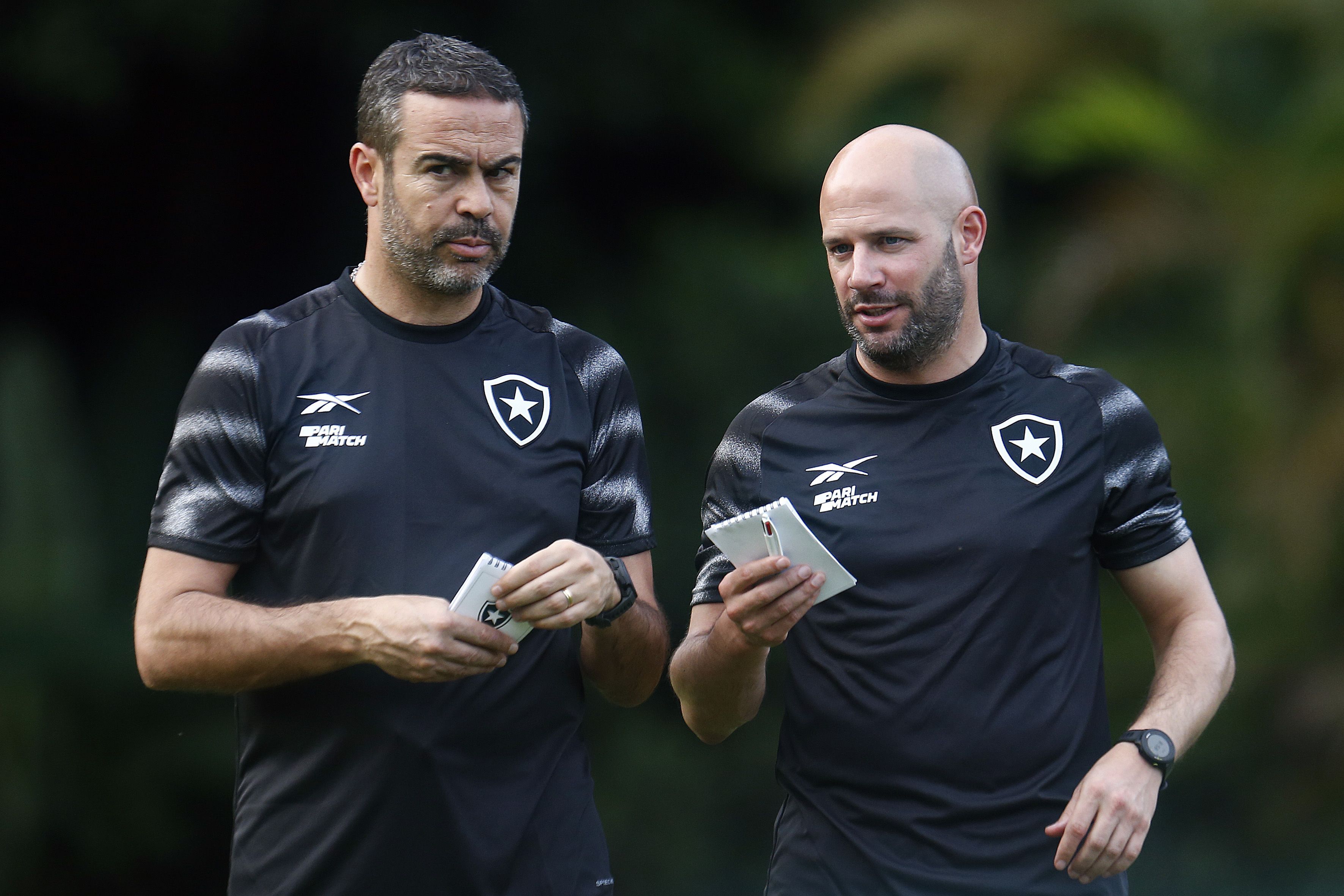 Botafogo encaminha contratação de Franclim Carvalho, ex-auxiliar de Artur Jorge