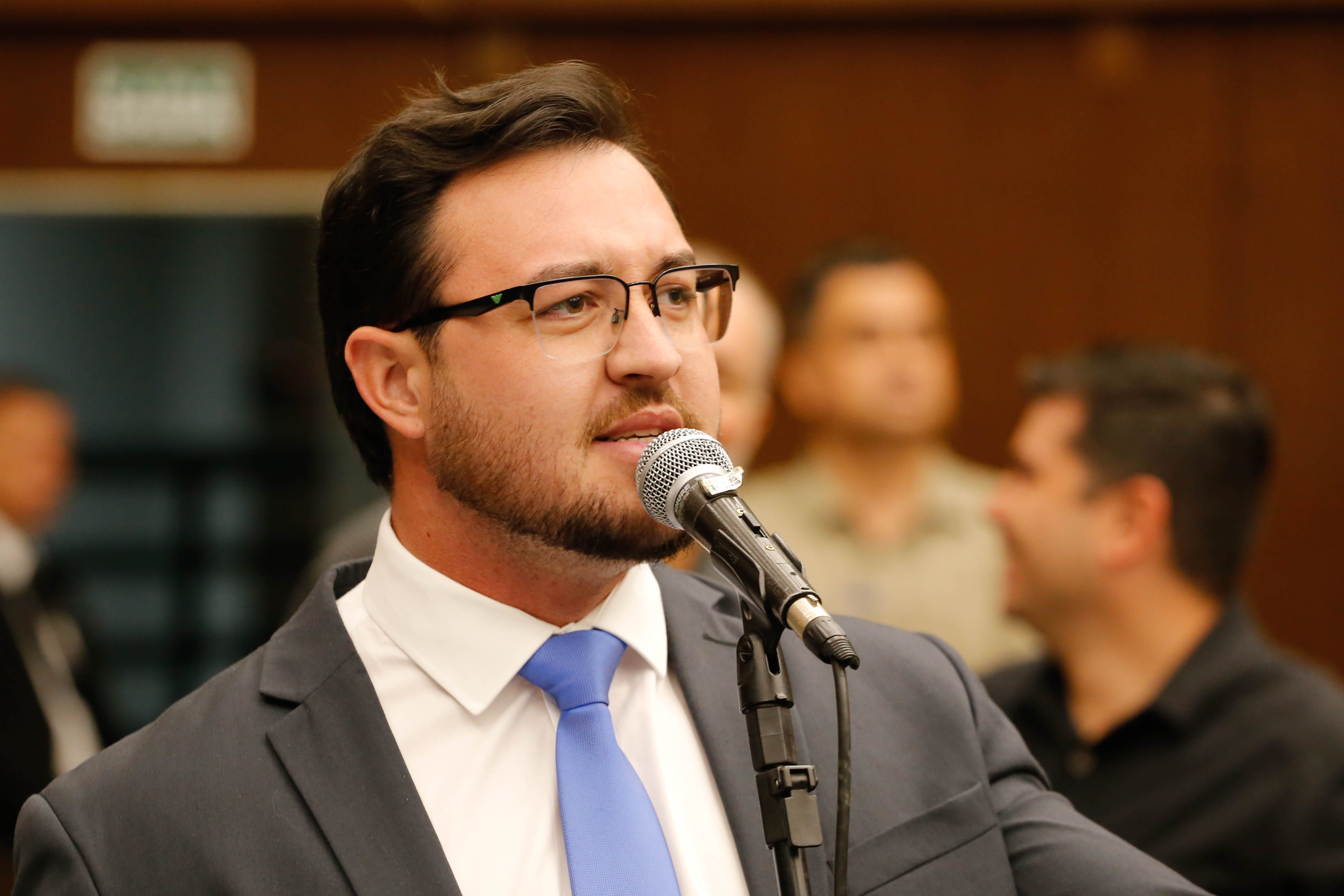 A mudança de rota da candidatura do afilhado político de Nikolas Ferreira