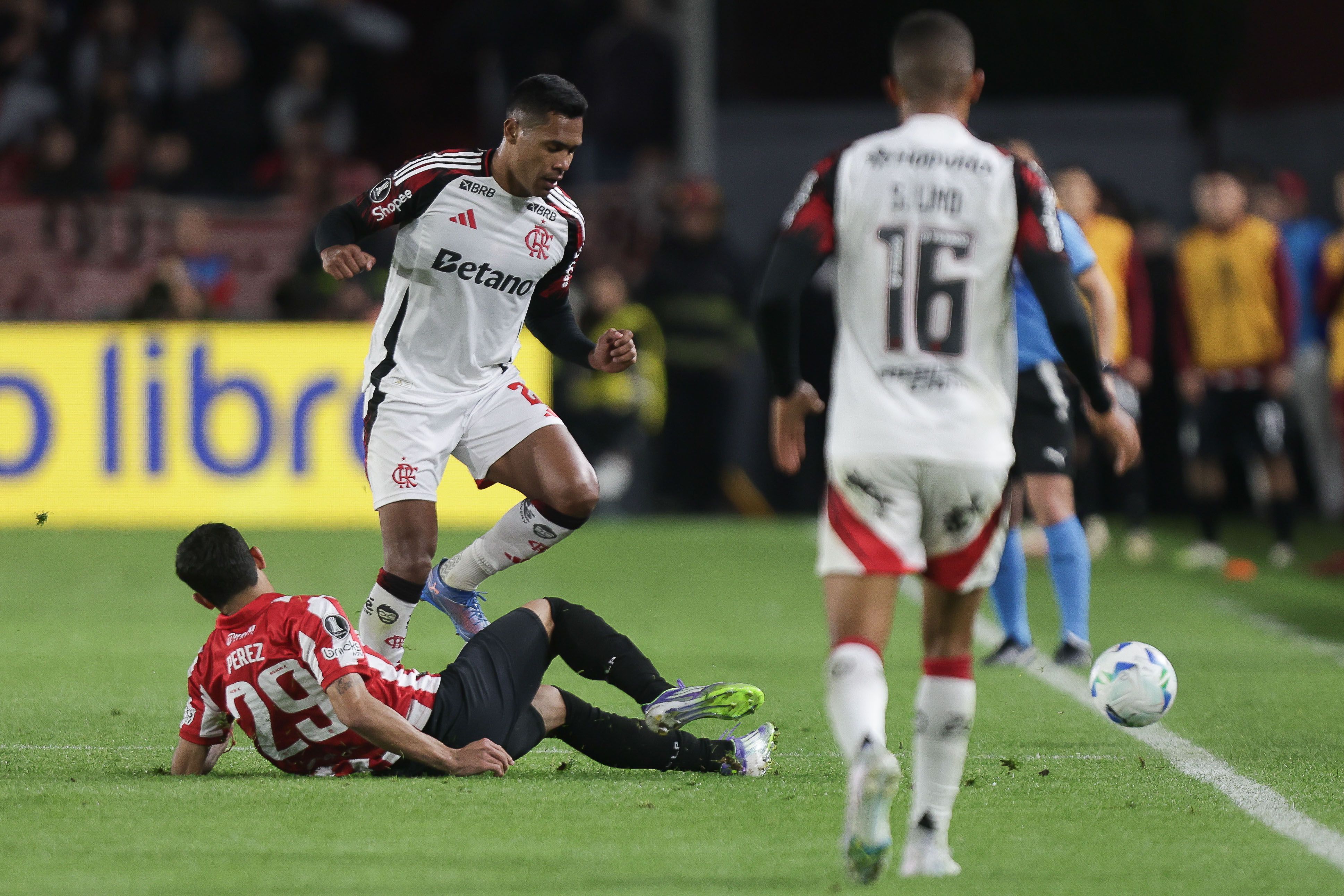 Pela liderança da chave, Flamengo visita o Estudiantes pela Libertadores