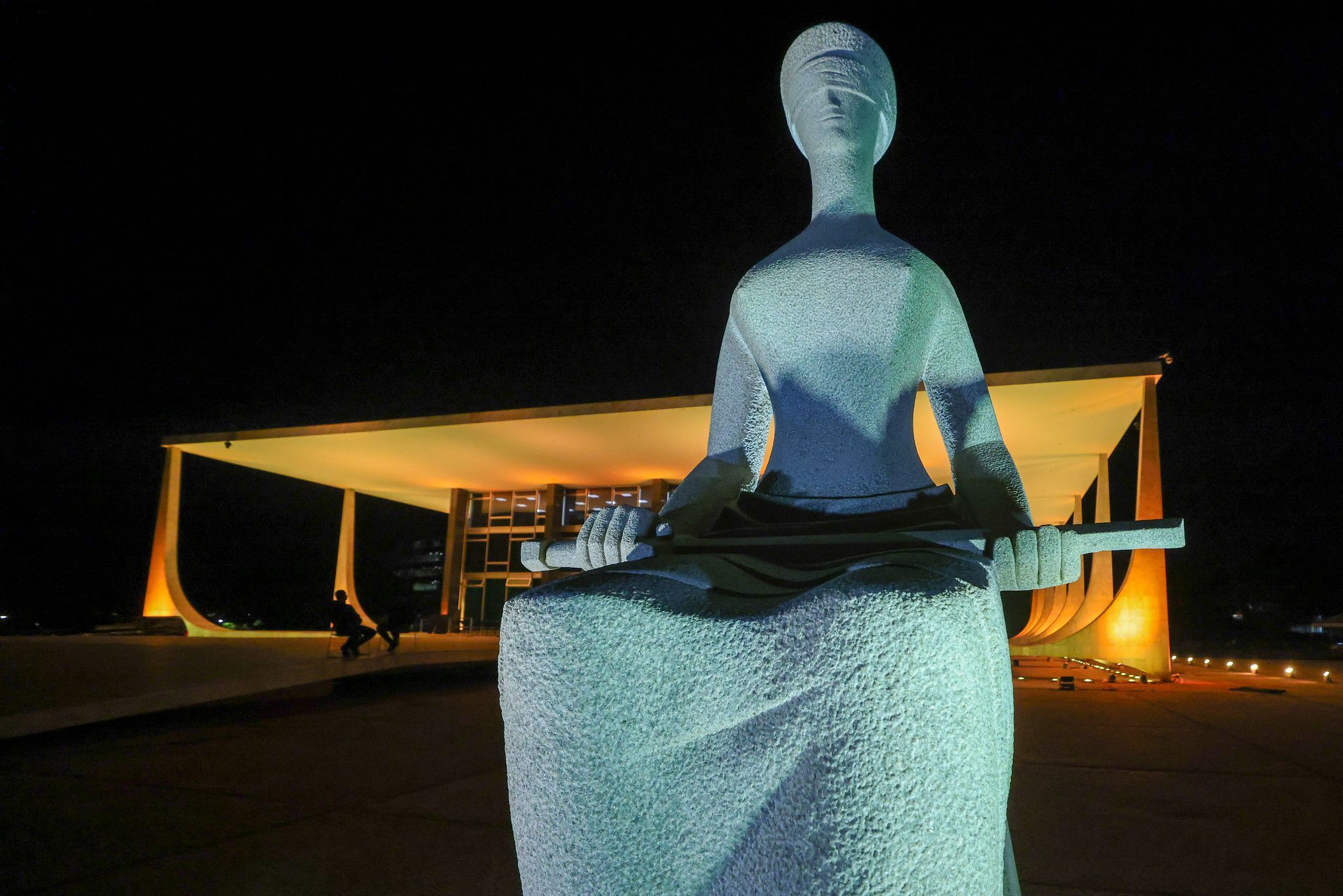 Pressão sobre Lula por mulher no STF avança após derrota de Messias