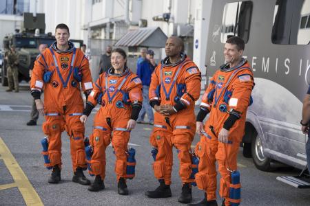 Astronautas Jeremy Hansen, Christina Koch, Victor Glover e Reid Wiseman retornam nesta sexta-feira (10)