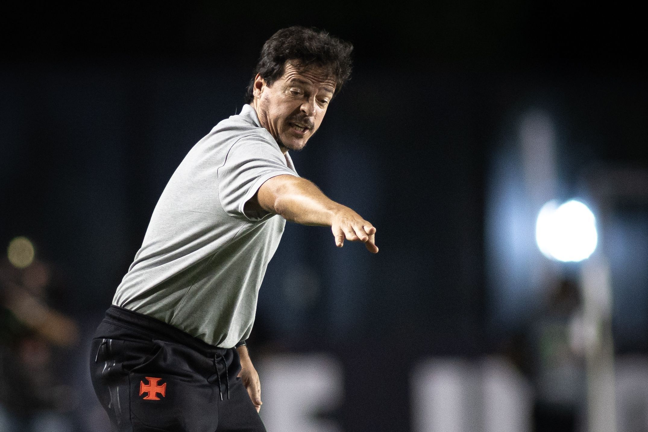Diretoria do Corinthians estuda alternativas, e Diniz ganha força para substituir Dorival