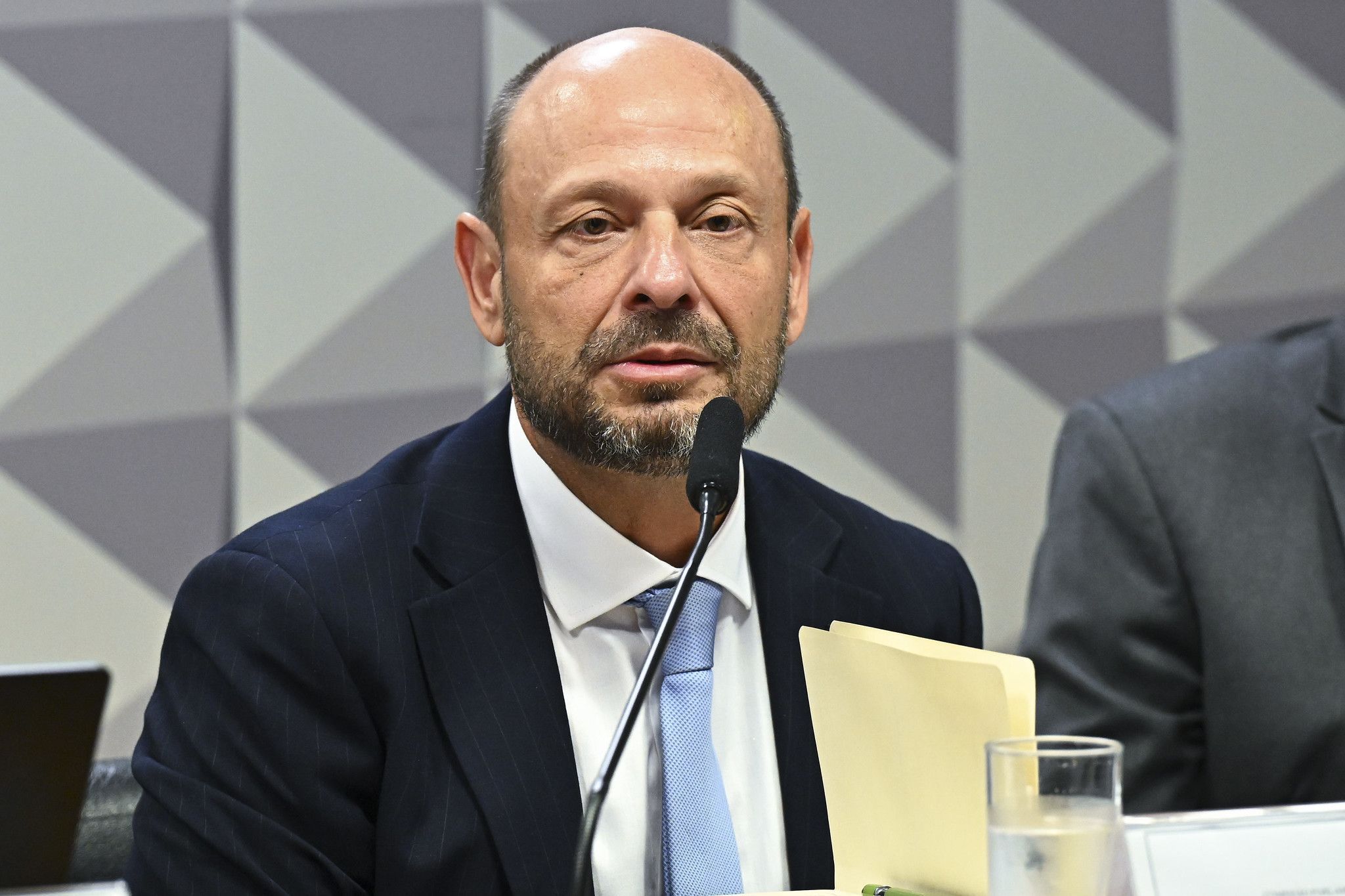 Governo demite presidente do INSS e nomeia servidora como substituta