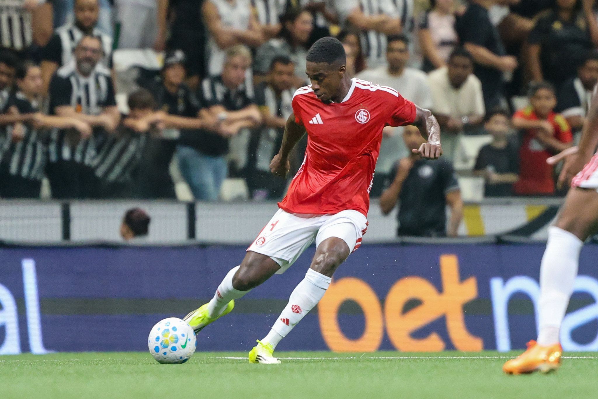 Internacional toma decisão sobre utilização de Félix contra o Corinthians