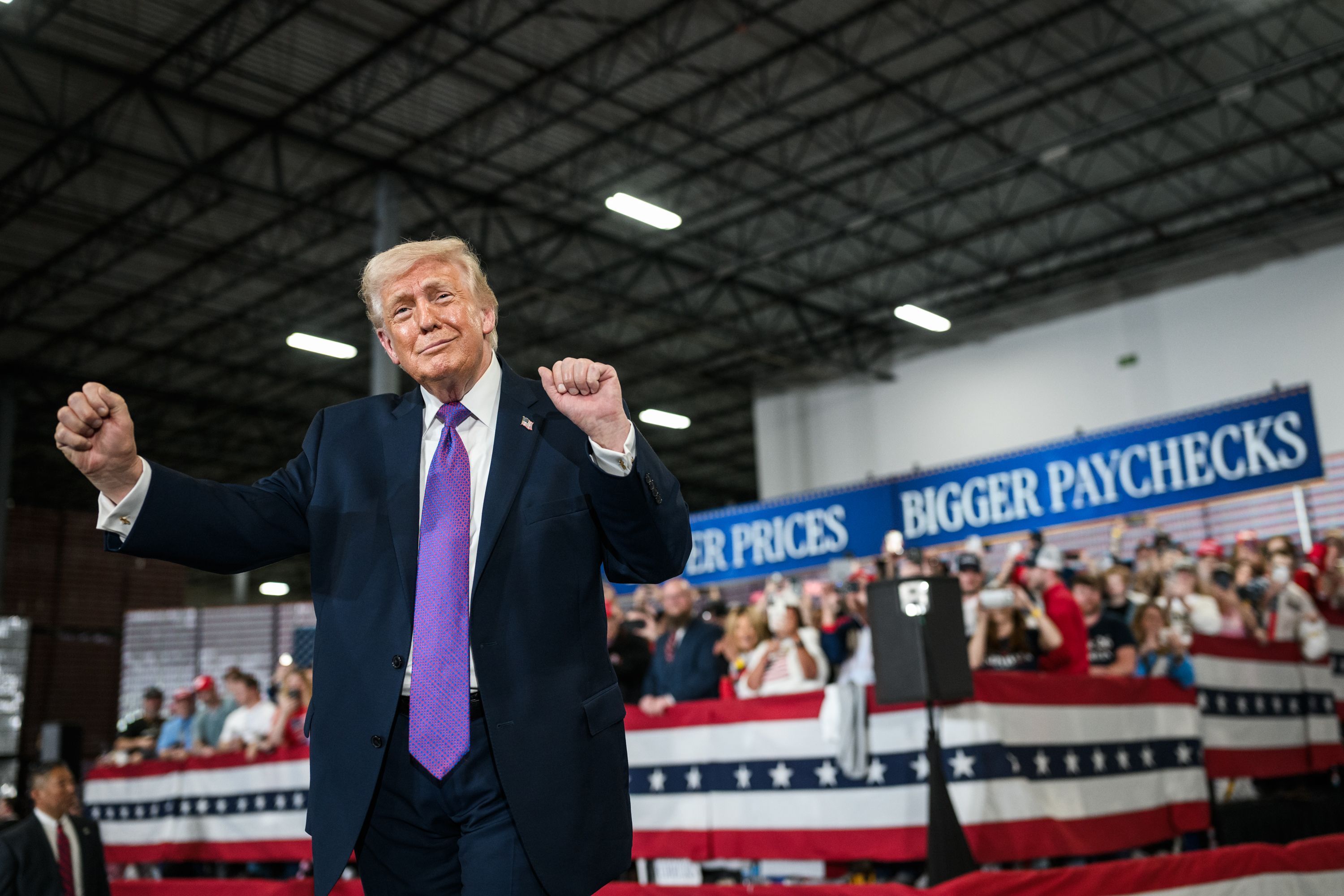 Trump parabeniza astronautas da Artemis II: 'Próximo passo, Marte'