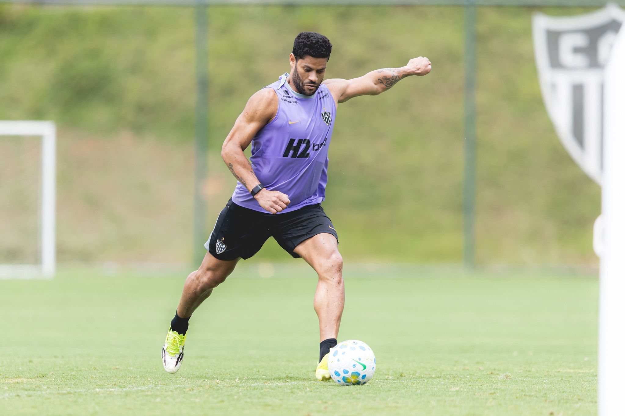 Hulk treina separado do grupo e terá reunião com diretoria do Atlético