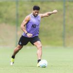 Hulk treina separado do grupo e terá reunião com diretoria do Atlético