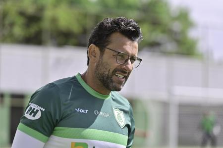 Alberto Valentim, treinador do América