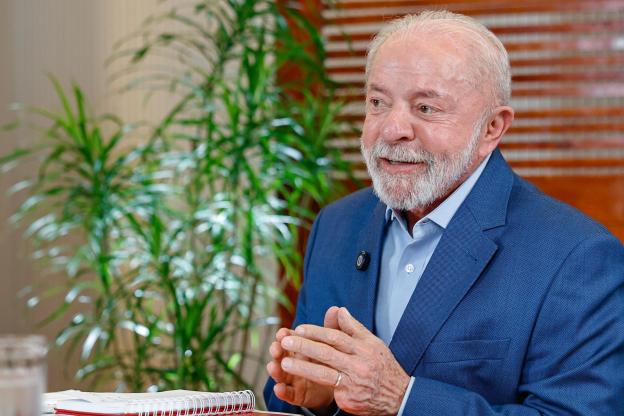 Lula começa a desenhar novo governo diante de desafios na economia e de apoio político