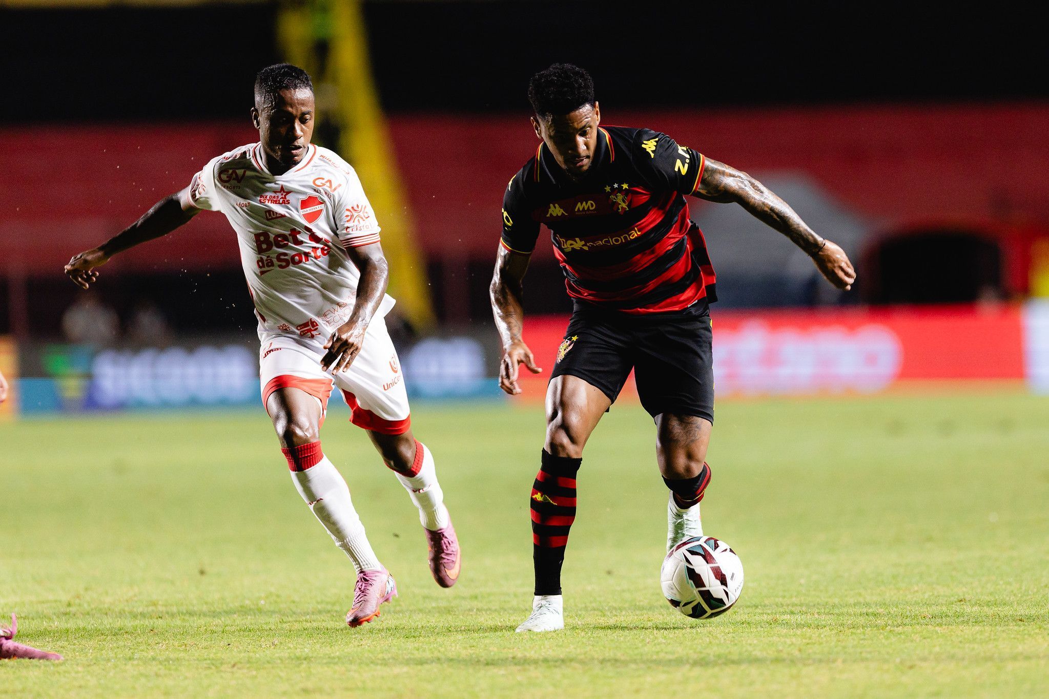 Com um a menos, Sport busca empate com Vila Nova em jogo da Série B do Brasileiro