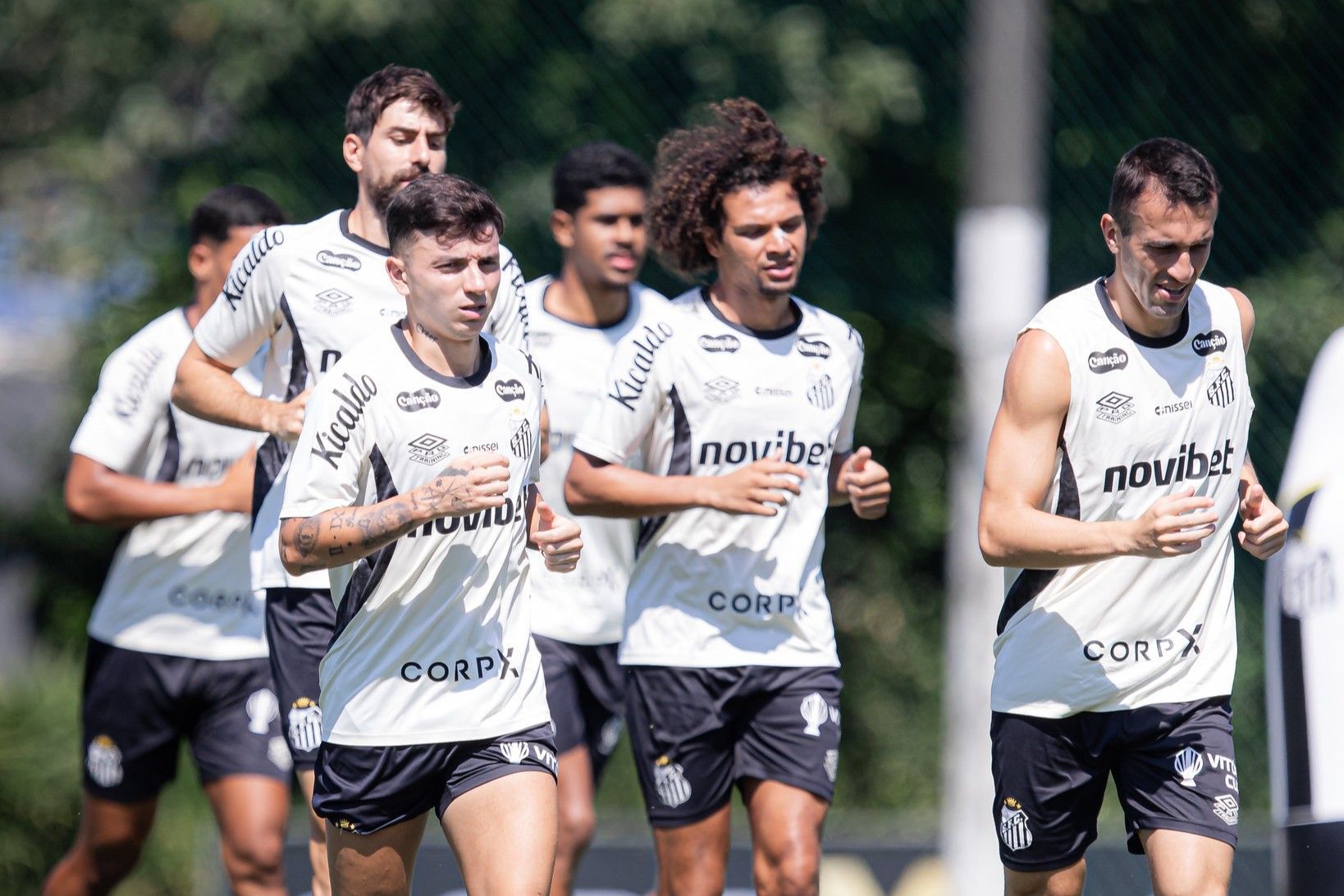Desfalcado, Santos visita Deportivo Cuenca em estreia na Sul-Americana