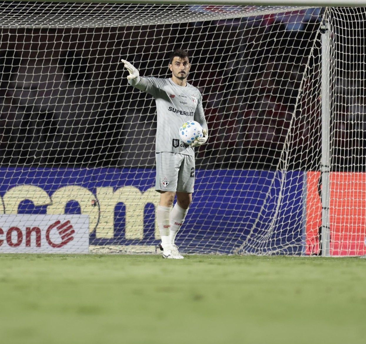Ex-Atlético e Cruzeiro, Rafael consegue marca expressiva pelo São Paulo