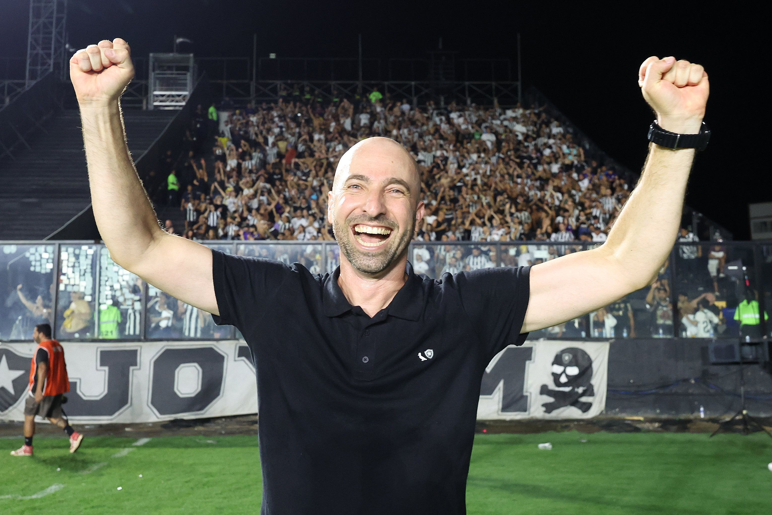 Interino do Botafogo destaca artilheiros de clássico e projeta chegada de Franclim