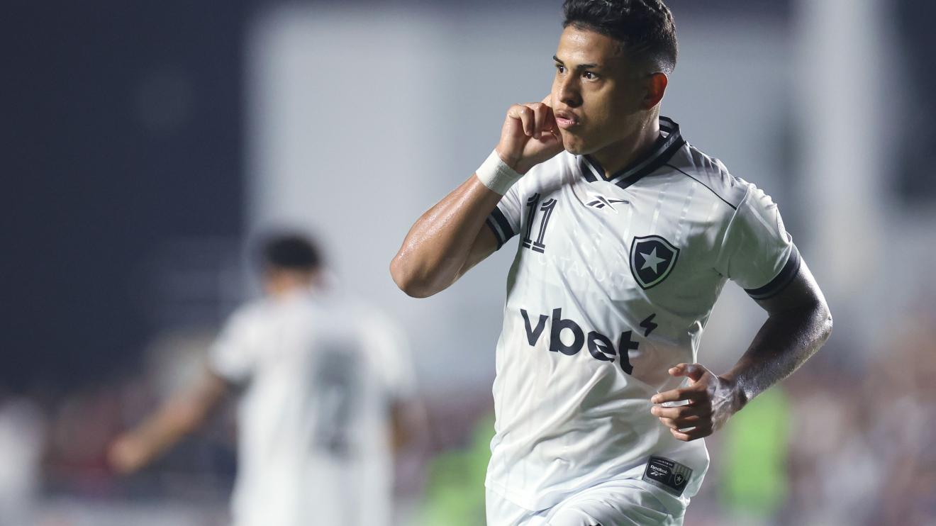 Dínamo de Moscou reprova exames de Matheus Martins, que volta ao Botafogo