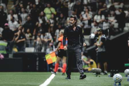 Eduardo Domínguez, do Atlético, durante jogo contra o Athletico-PR, na Arena MRV