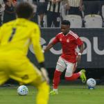 Com golaço, Internacional vence Corinthians e aumenta pressão sobre Dorival