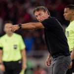 'Gesto obsceno': árbitro revela por que expulsou auxiliar de Cuca em Flamengo x Santos