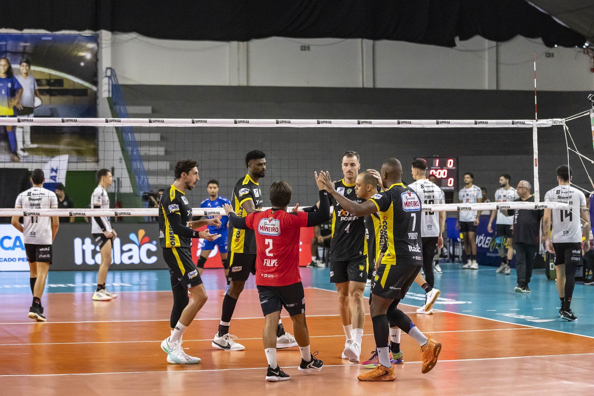 Vôlei: Praia Clube vence Guarulhos e tem vantagem nas quartas da Superliga
