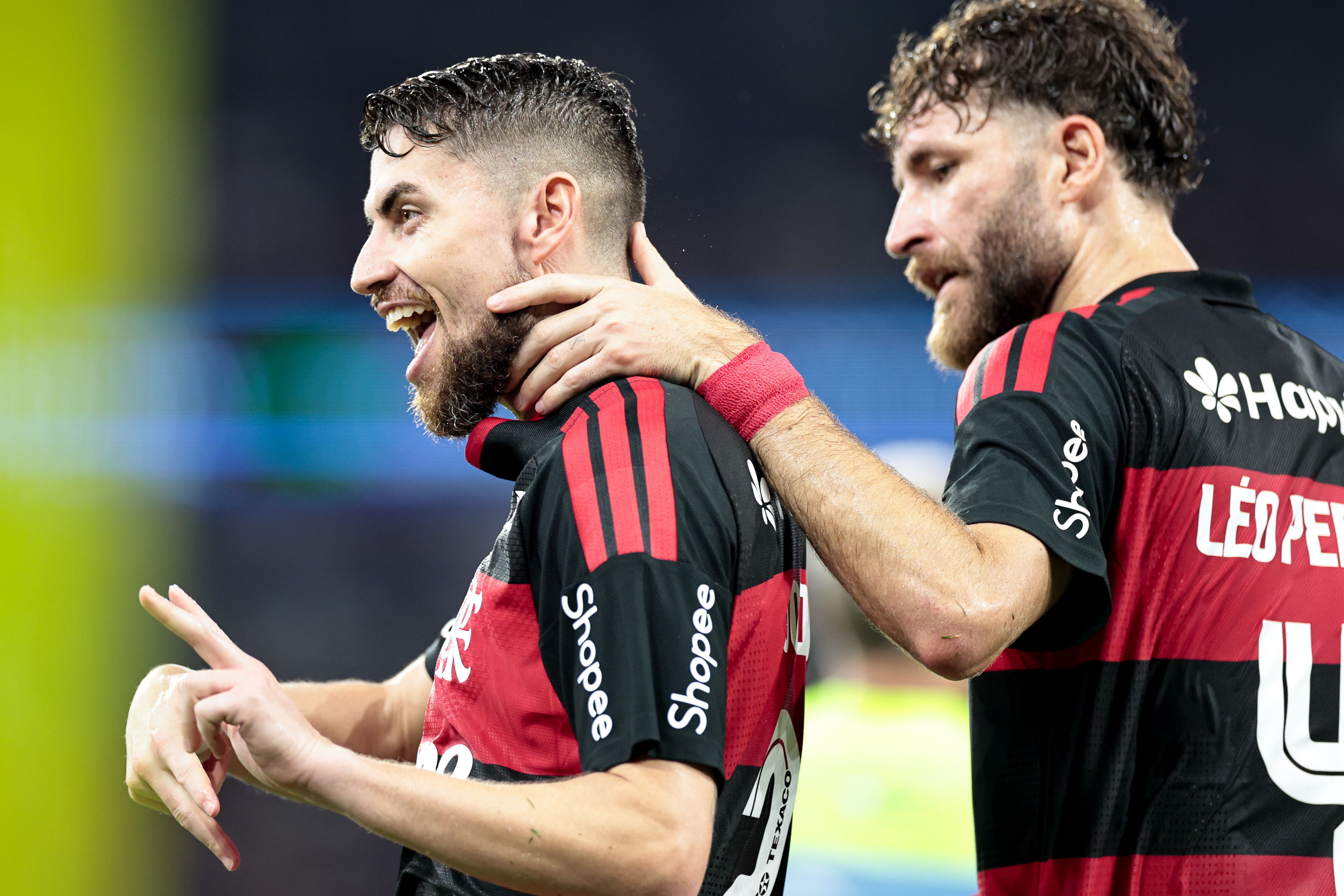 Com gols no segundo tempo, Flamengo vence o Santos de virada pelo Brasileirão