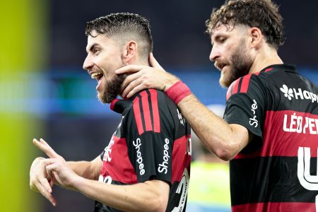 Flamengo x Santos: Jorginho e Léo Pereira comemoram o gol da vitória de virada pelo Brasileirão