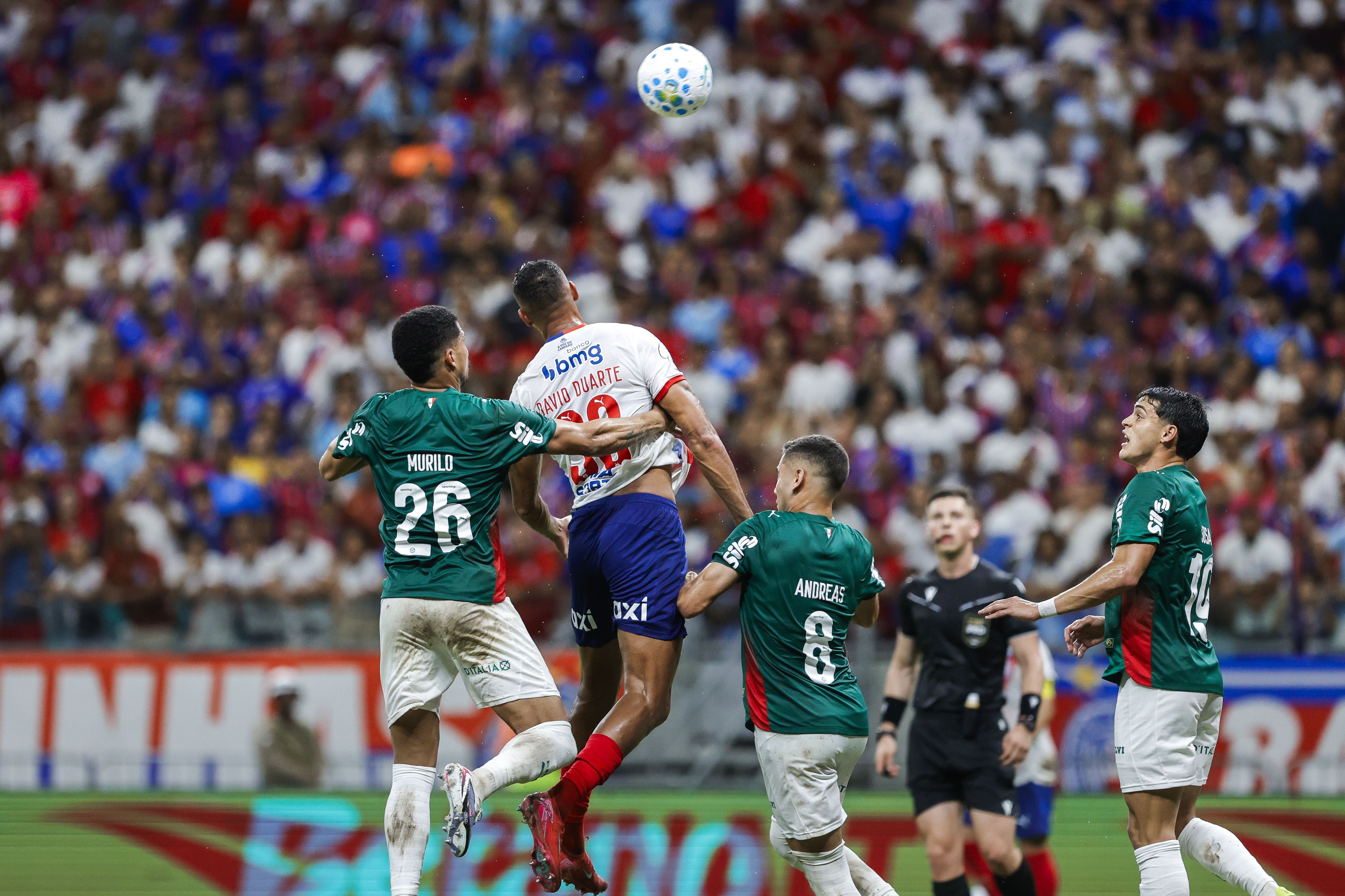 Árbitro relata revolta de diretor do Bahia após duelo com Palmeiras: 'Não apita mais'