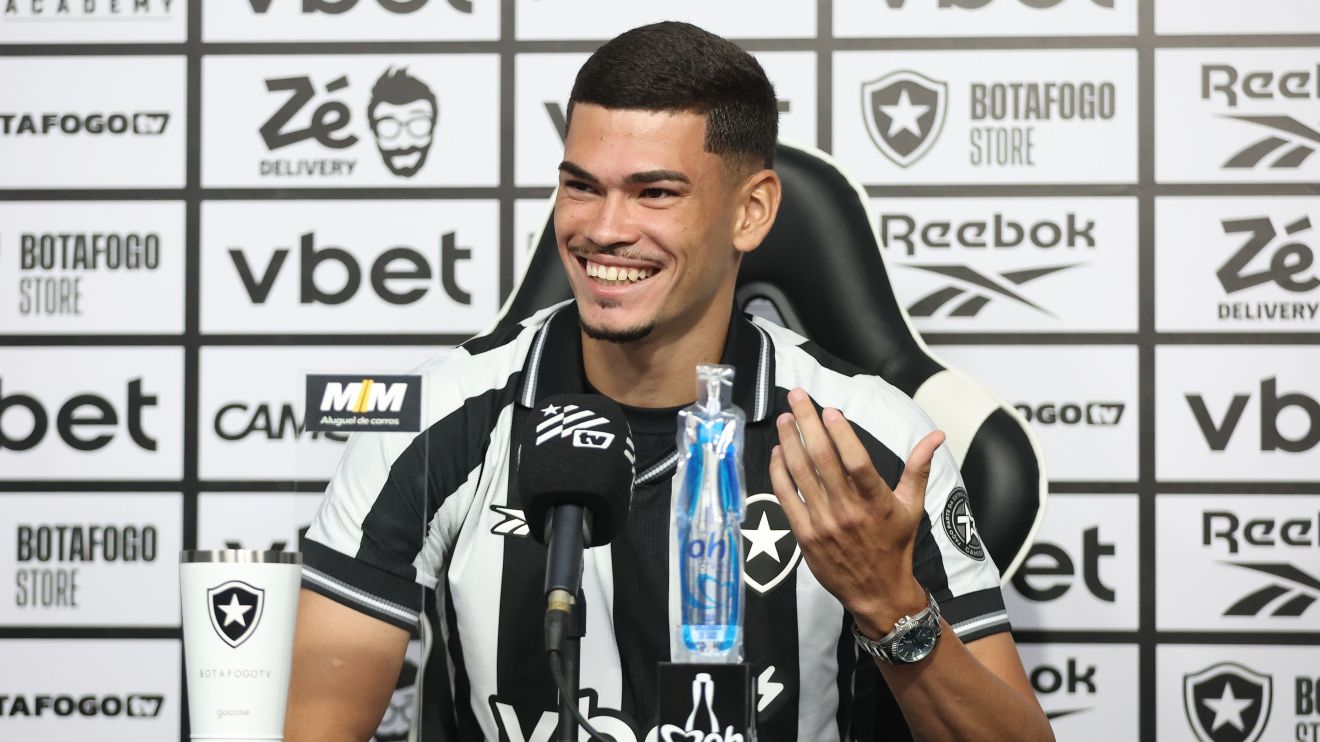 Novo reforço do Botafogo, Anthony celebra 'sonho' e elogia Franclim Carvalho