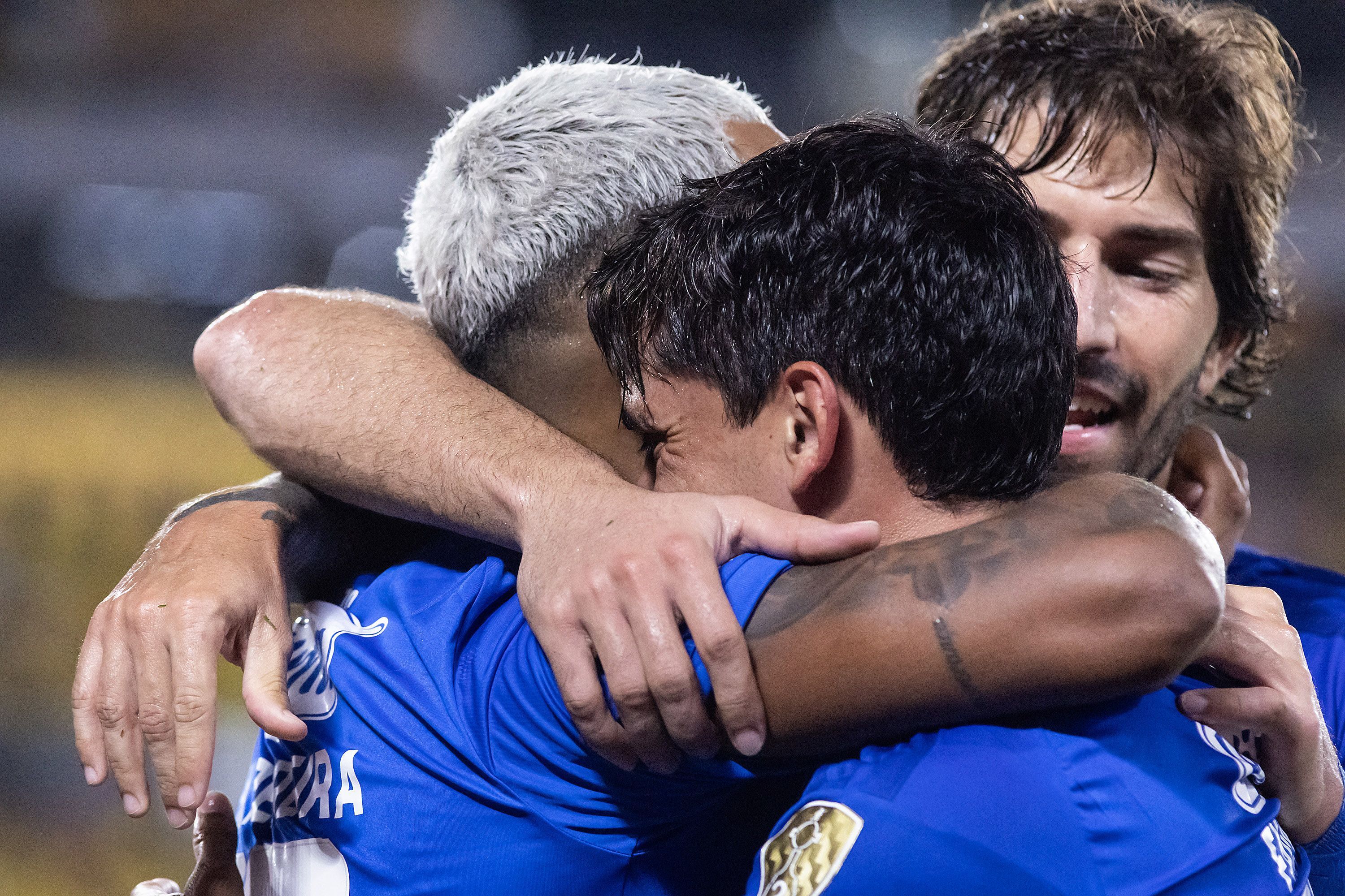 Jogador do Cruzeiro de fora da estreia na Libertadores celebra vitória no Equador