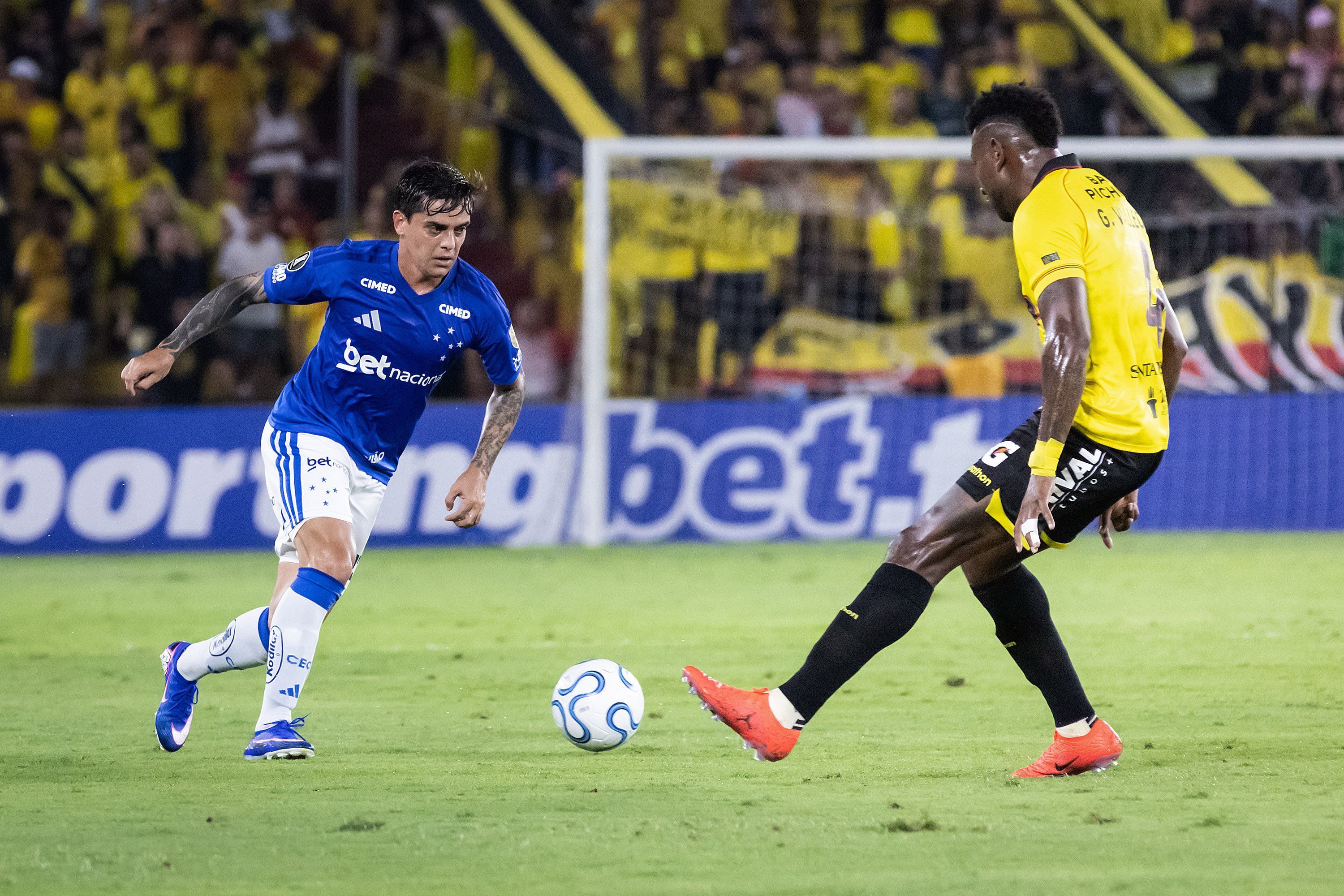 Fagner reage à primeira titularidade com Artur Jorge no Cruzeiro