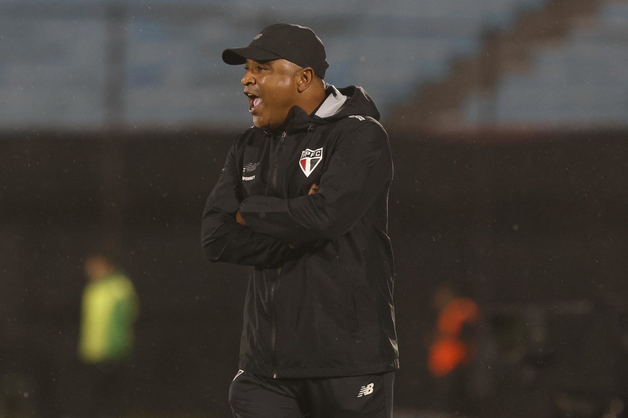 Roger é direto em análise sobre estreia do São Paulo e cita clima adverso