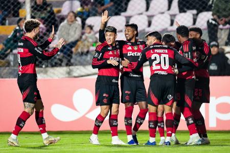 Time do Flamengo vibra em Cusco: Rubro-Negro venceu na estreia da Libertadores