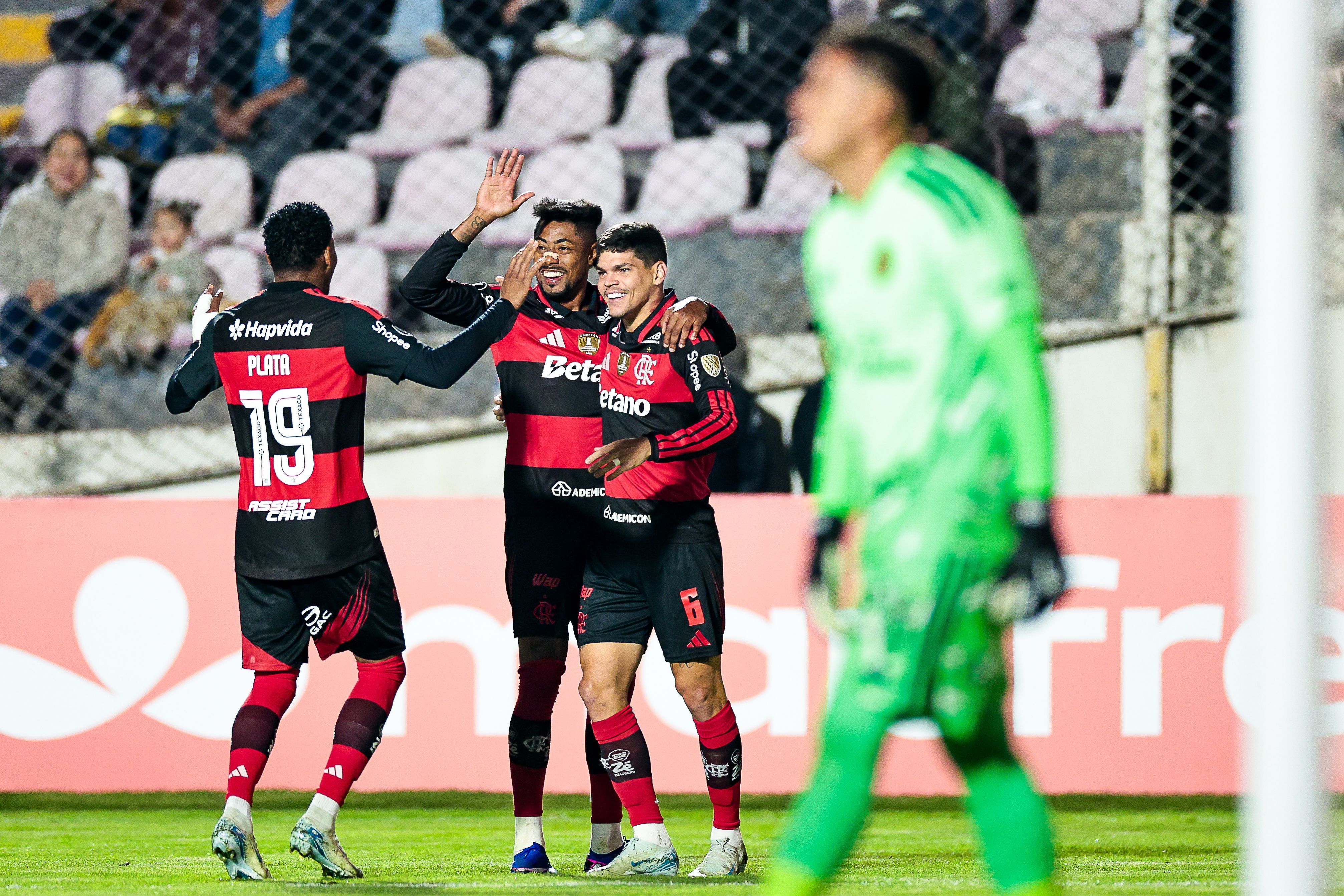 Flamengo ignora altitude e vence o Cusco na estreia da Libertadores